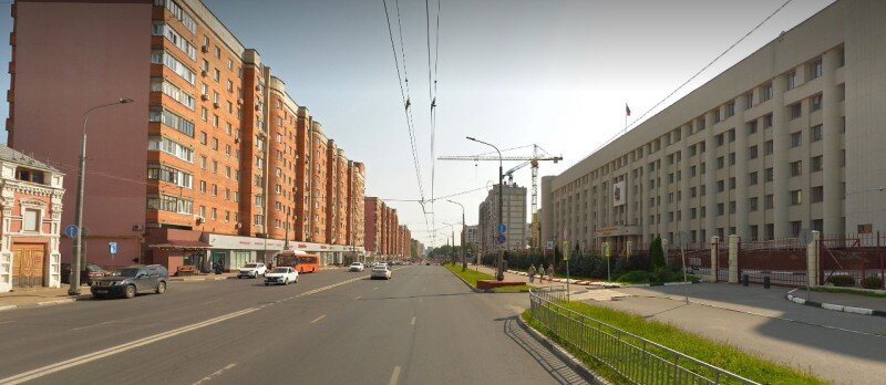 Улица Горького. Справа здание ГУ МВД.