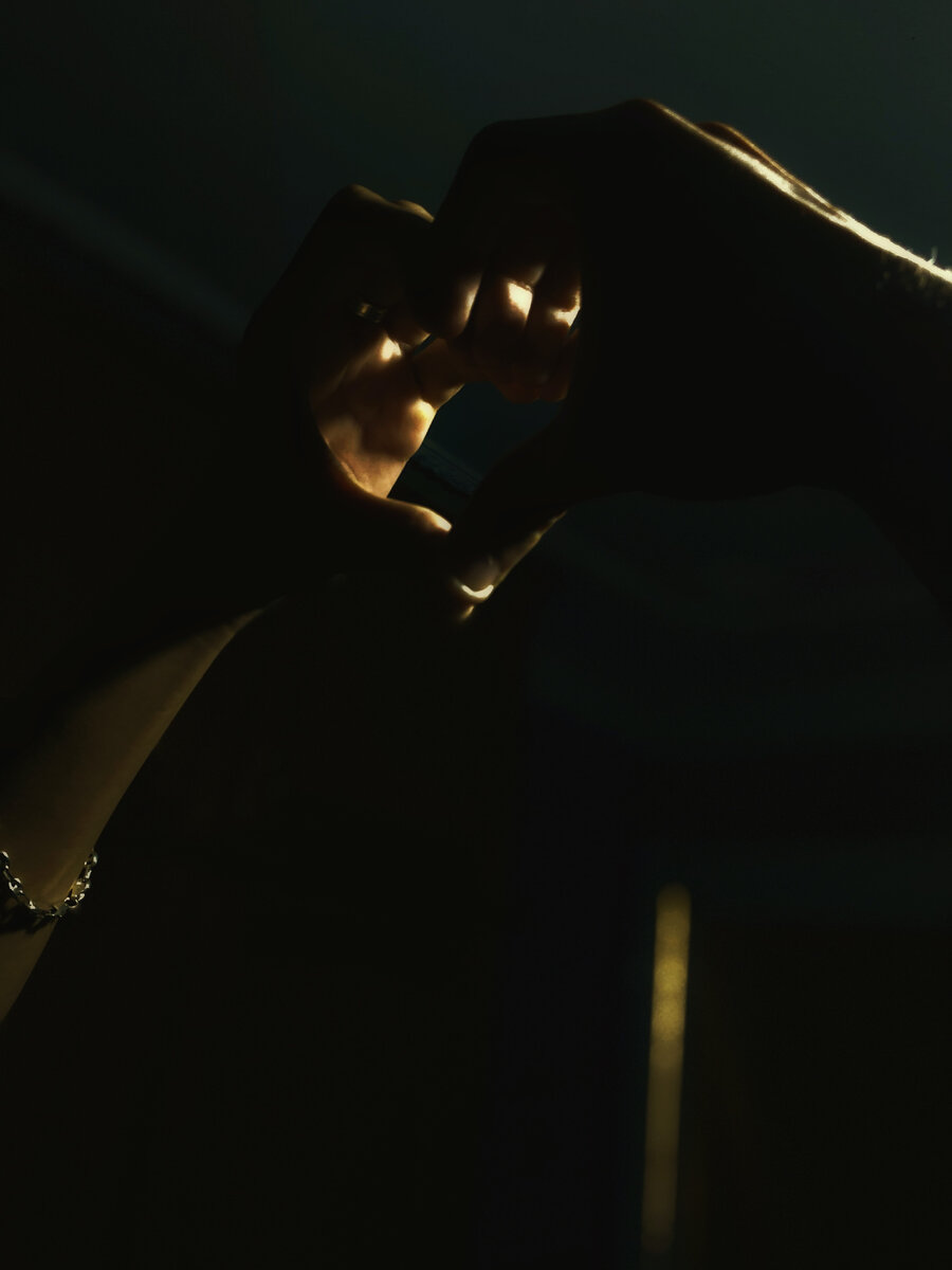 Когда-то я пыталась познать мир. Потом я пыталась его изменить. Потом пыталась изменить моё отношение к этому миру. А сейчас я считаю, что если помыть окна в доме, то пользы будет больше. "Их чужие дети" Таша Таирова