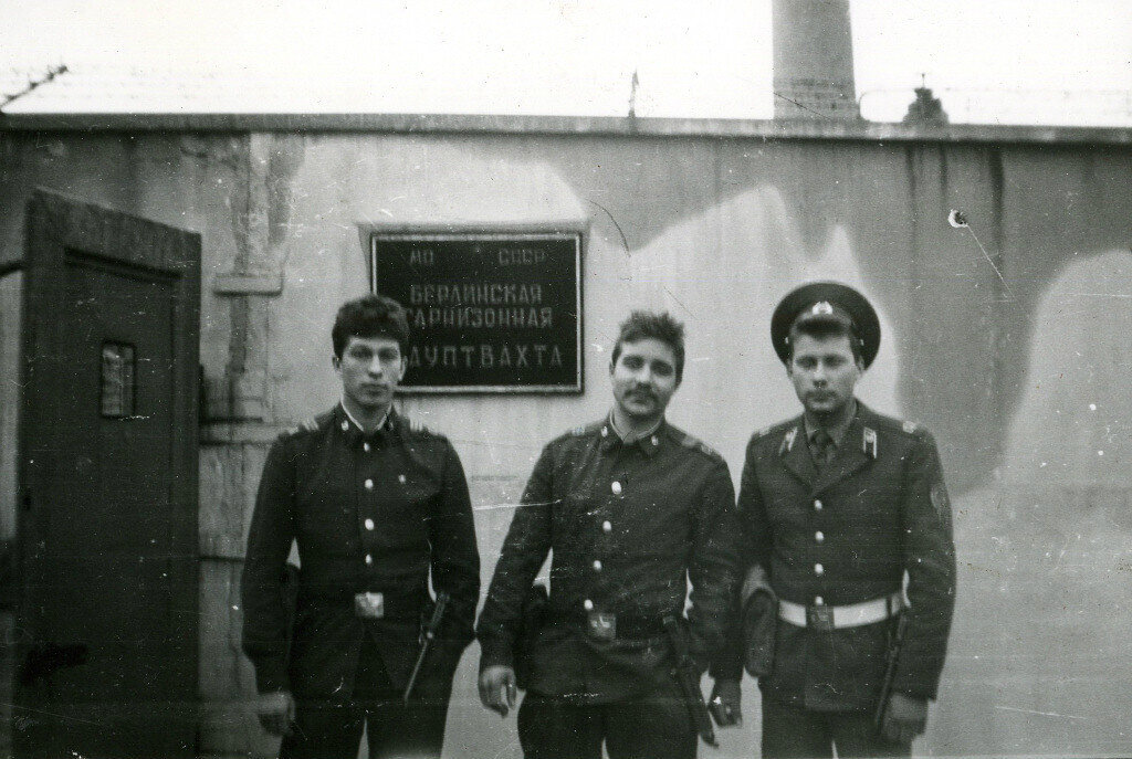 германия прапорщик кантемиров. прапорщик кантемиров дембель часть. гсвг гарнизон бранденбург. гауптвахта в армии ссср. прапорщик кантемиров и кагебе.