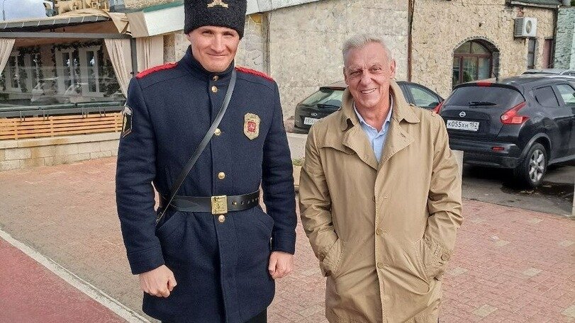     Актера Александра Половцева, известного по сериалу «Улицы разбитых фонарей» и другим работам, заметили в Нижнем Новгороде. Об этом сообщается на странице проекта «Новый городовой».