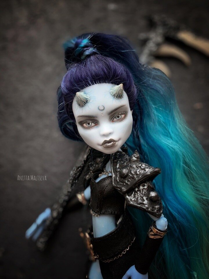 Демонесса. Листай, чтобы увидеть больше фото!