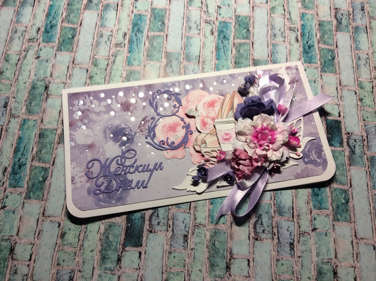                      Открытка и использованием цветов ручной работы.