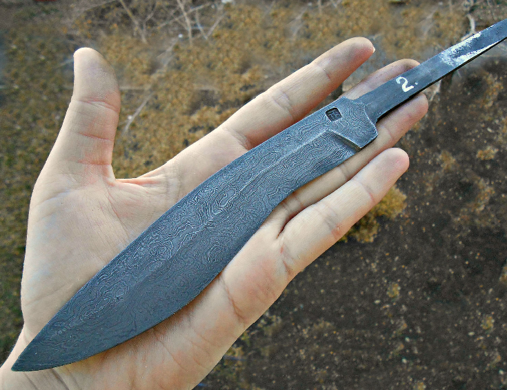 Современная реплика клинка кукри. По форме довольно близка к древнегреческой махайре
