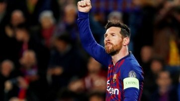 Фото: fcbarcelona.comМатч «Барселоны» против «Бетиса» Лионель Месси и Луис Суарес пропускали из-за травмы и наблюдали за игрой с трибун. Игроки «сине-гранатовых» взяли с собой своих детей, которые не раз успели повеселить зрителей.
