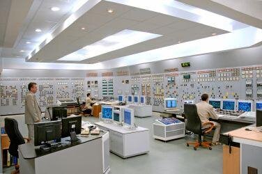 На атомных станциях разработаны инструкции по охране труда, которые устанавливают требования безопасности при выполнении рабочими и служащими различных видов работ. На атомных станциях разрабатываются и утверждаются перечни должностей и профессий неэлектротехнического персонала, отнесенные к I, II и III группам по электробезопасности. В структурных подразделениях атомных станций на постоянной основе проводится регулярная проработка директивных материалов по охране труда, циркуляров, ежемесячных обзоров травматизма, а также всех распоряжений и приказов, касающихся вопросов охраны труда.