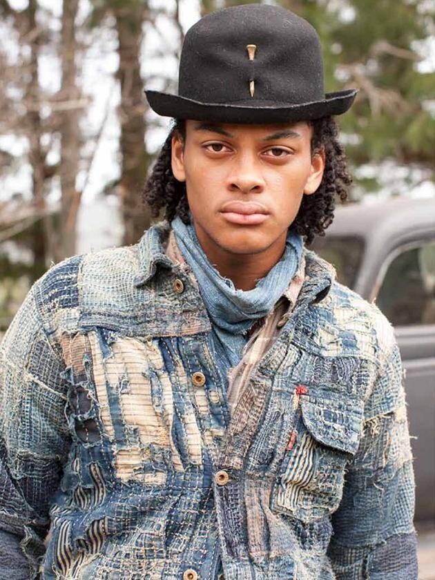  
 Сборная солянка из смелых и ярких лукбуков разных лет японской джинсовой  марки Kapital, снятых во время путешествий по разным странам.  Деним разработан самой компанией и выпускается на винтажных американский  ткацких станках.
 