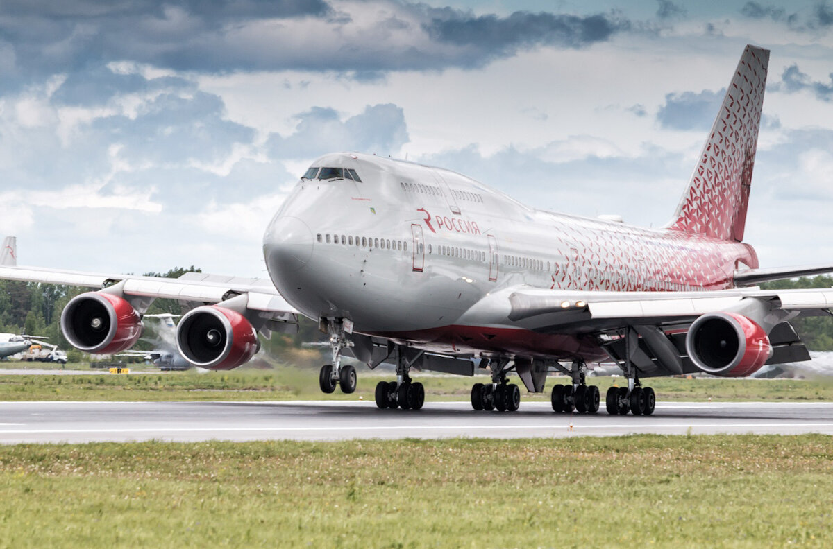 Boeing 747-400.