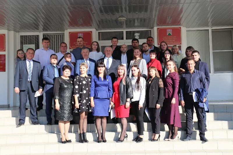 Накануне днем состоялось общее собрание молодых депутатов Усть-Лабинского района при Совете района под председательством Бориса Поликина. В число молодых депутатов входят как городские, так районные и «сельскопоселенческие» народные избранники, которым на момент выборов не исполнилось 35 лет. 