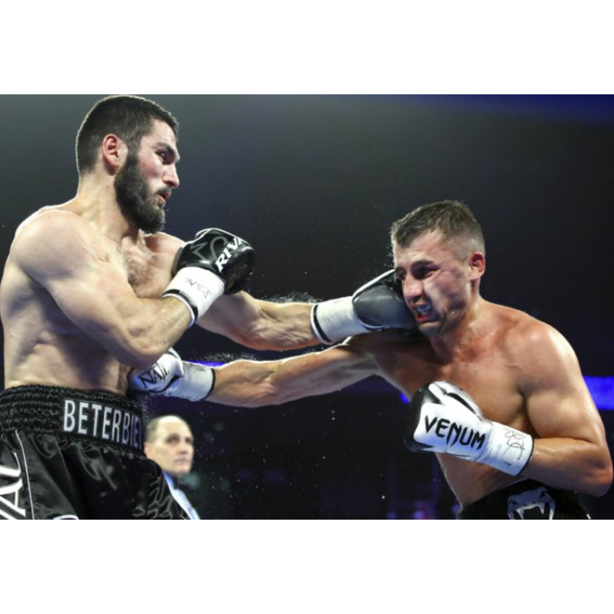 Из боя Бетербиев-Гвоздик