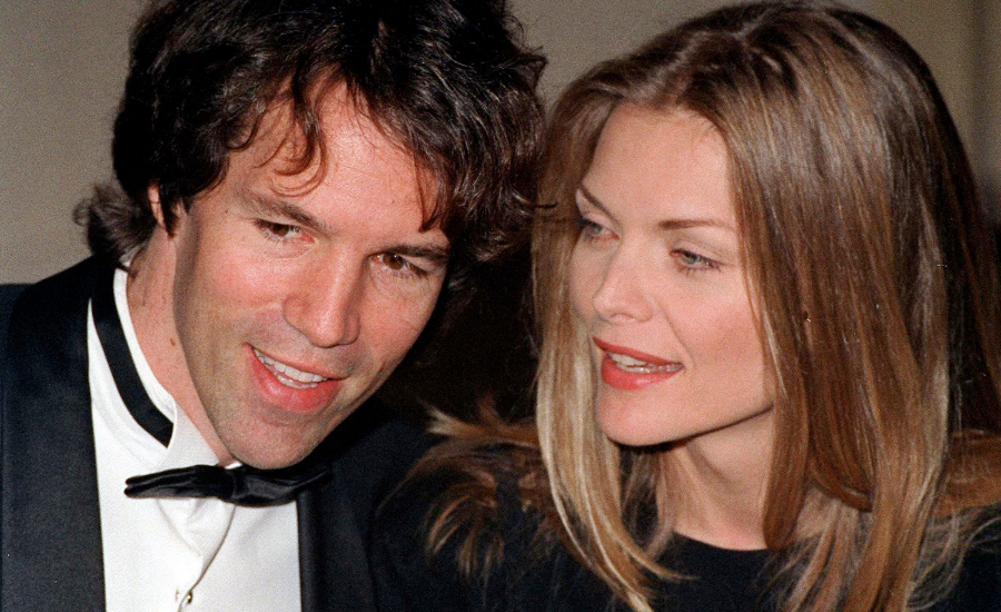 Девид Э.Келли со своей женой Мишель Пфайффер с которой состоит в браке вот уже 26 лет.