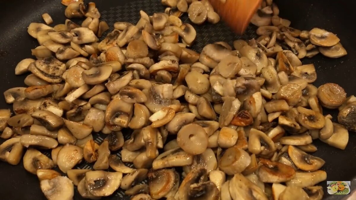 Чищенные подберёзовики. Маслята как готовить. Грибы маслята дуньки. Грибы опята варка. Переработанные грибы.