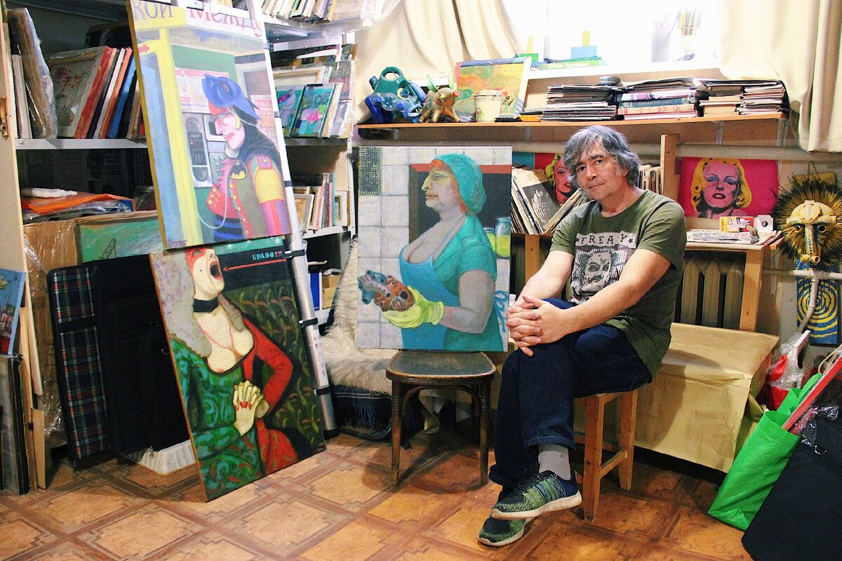                       Михаил Гавричков в своей мастерской