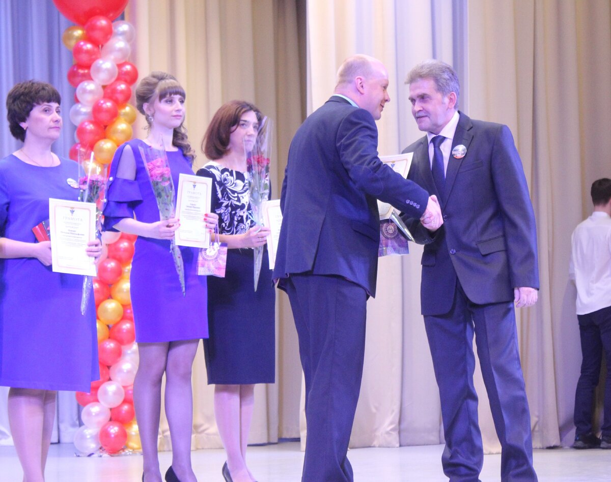 Школа 16 карпинск. Школа 16 карпинск школа. Школа 16 карпинск. Школа 5 карпинск. Сайт школы 16 карпинск.