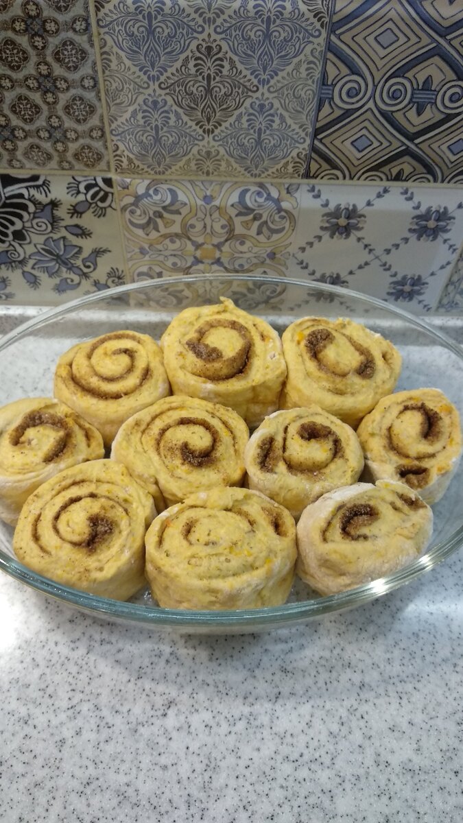 Разрезанный рулет в форме