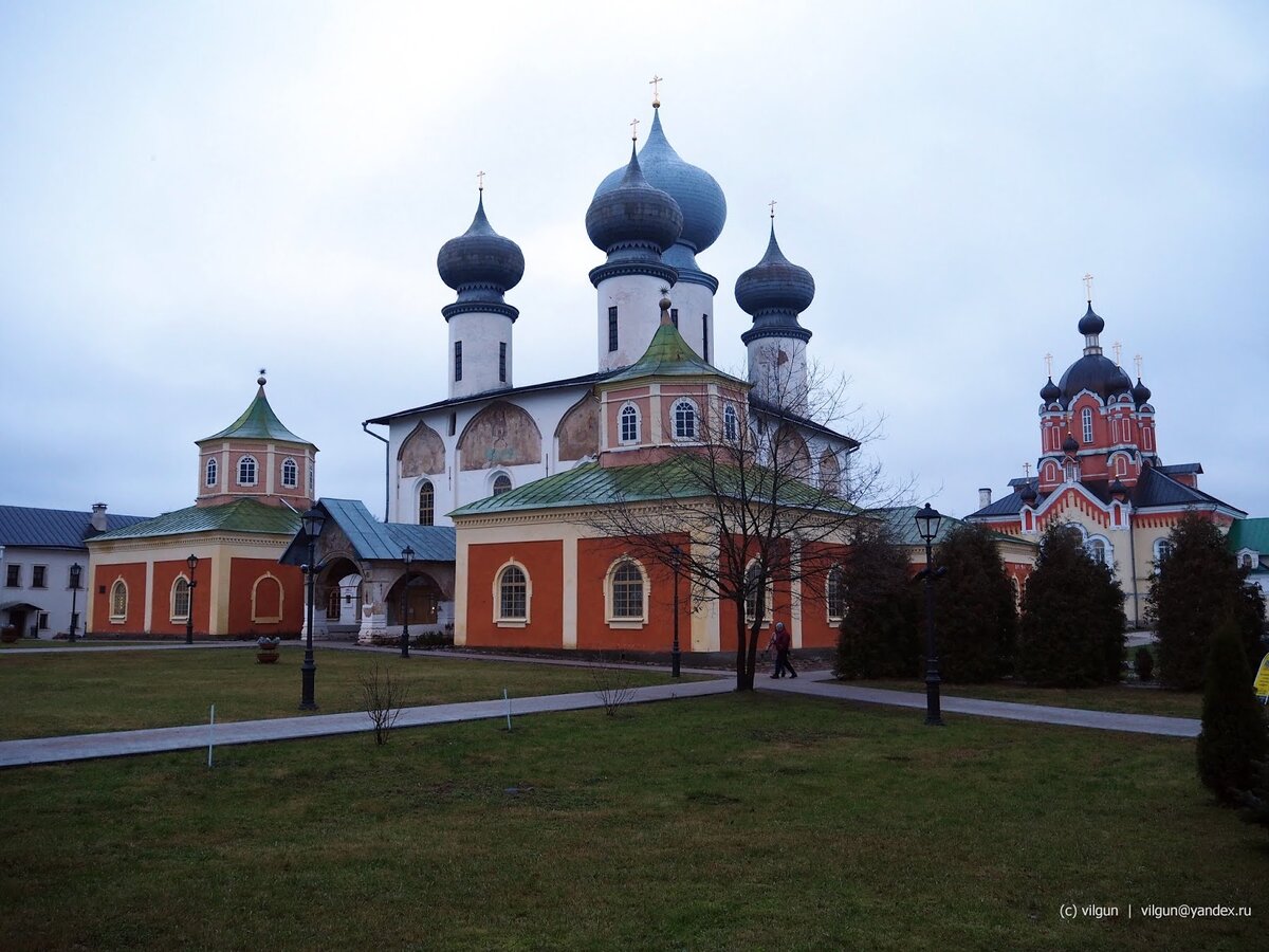 Тихвинский Богородичный Успенский монастырь