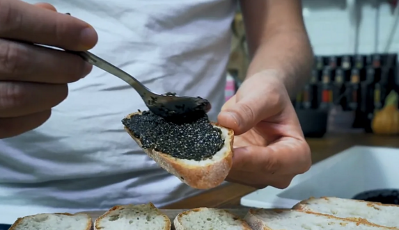 Рецепт придумал муж. Он же и делал.