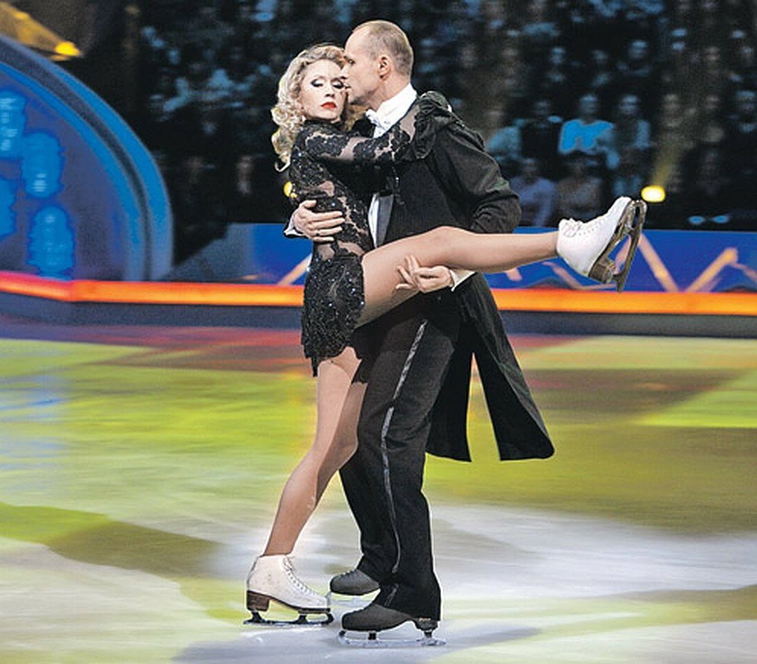 Фигуристка на льду