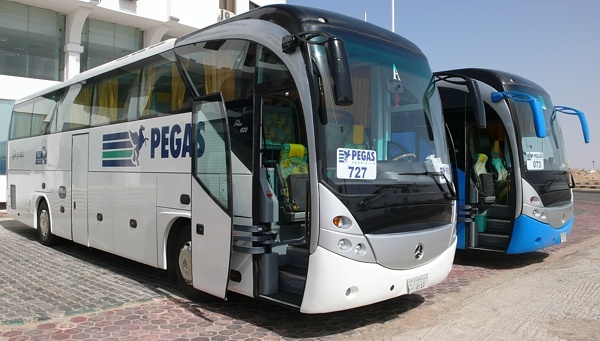 Автобусы туроператора ждут туристов в аэропорту. Фото с сайта https://www.tourprom.ru/