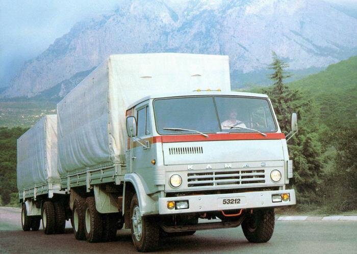 Производство расположилось в Набережных Челнах в России. Такой грузовой транспорт был жизненно необходим в то время. Ведь до КамАЗов не существовало аналогов, которые бы имели такую же проходимость и возможность перевозки тяжелых грузов. КамАЗ 53212 был поставлен в серию в 1980 году. Производилась данная модель вплоть до 2000 года. Этот грузовик отличался более длинной базой. Колесная схема имела формулу 6*4. Автомобиль предназначался для работы в широких температурных диапазонах. Также машина могла нормально работать на высоте более чем 3000 м над уровнем моря.