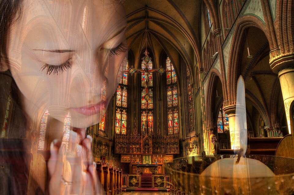 https://cdn.pixabay.com/photo/2016/04/09/23/09/praying-1319101_960_720.jpg