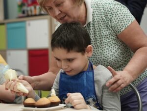 Всерьез о сопровождаемом проживании специалисты заговорили в 2014 году, а методы работы с детьми, основанные на сопровождаемом взрослении, стали активно внедряться в последние три года.
