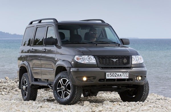 
Этот автомобиль пришел на смену классическим внедорожникам производства Ульяновского автозавода. Появившийся в 2005 году УАЗ Патриот резко отличается от предшественников агрессивным дизайном и современной конструкцией.