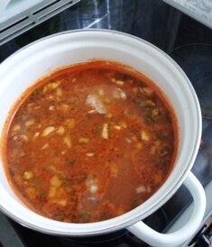 В нашей семье очень любят рассольник. Я не знаю, как  называется он правильно, просто готовлю, а семья ест и просит добавки. 