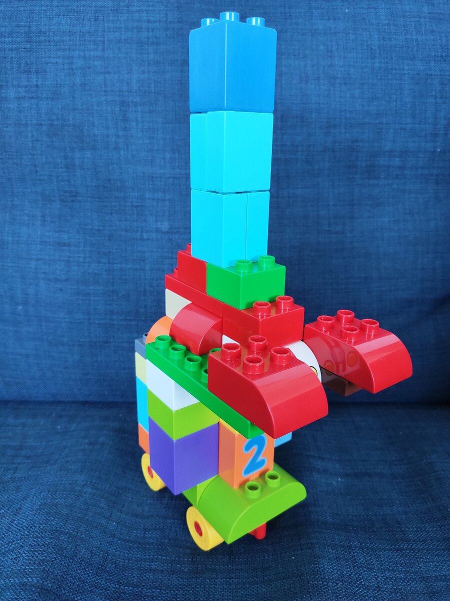 Вилочный погрузчик из Лего