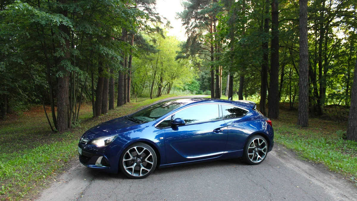 Opel Astra OPC 2012