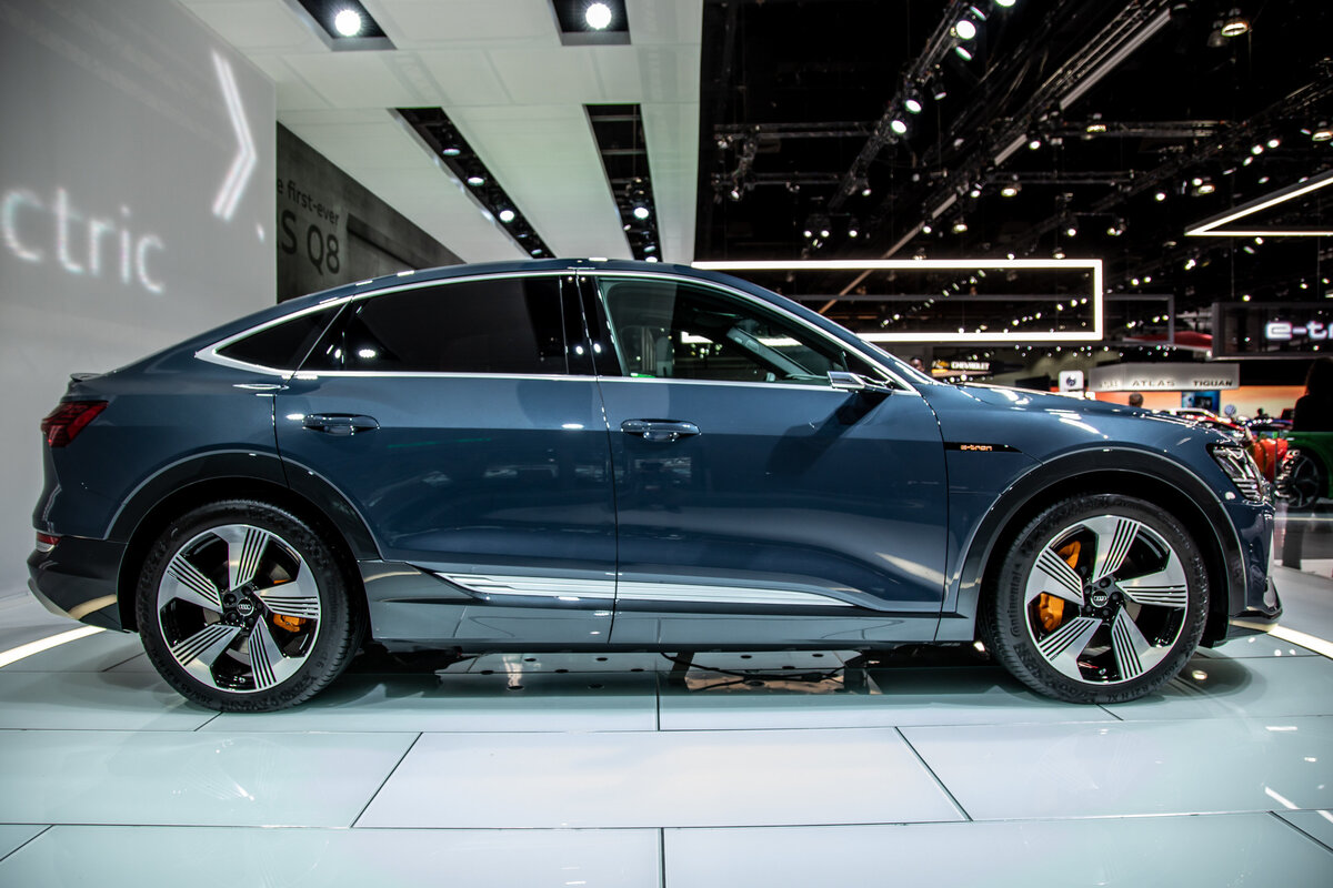2020 Audi E-Tron SportbackCars.com Фото: Christian Lantry
