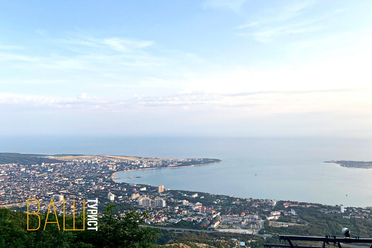 Вид на Геленджик и бухту со смотровой площадки Сафари Парка