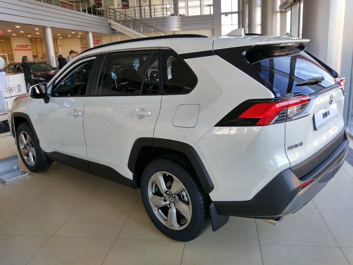 Toyota RAV4: профиль тоже ничего