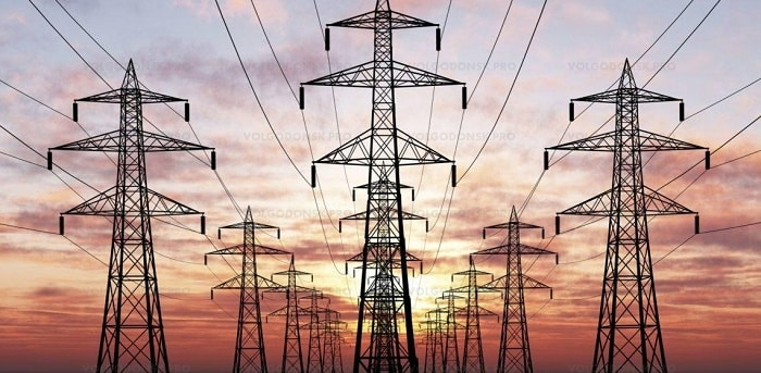    Генеральный директор ПАО «Россети» Павел Ливинский сообщает, что уже через 50-100 лет привычные линии электропередач будут заменены на накопители энергии, в том числе перевозимые.-2