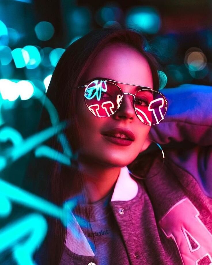 фотография на открытой диафрагме "неон" (фото с простор яндекса) 