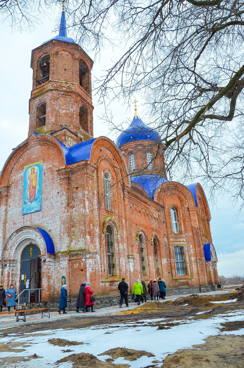 В одном из храмов Хлевенского района происходит необъяснимое чудо:  мироточат иконы | Добринские вести | Дзен