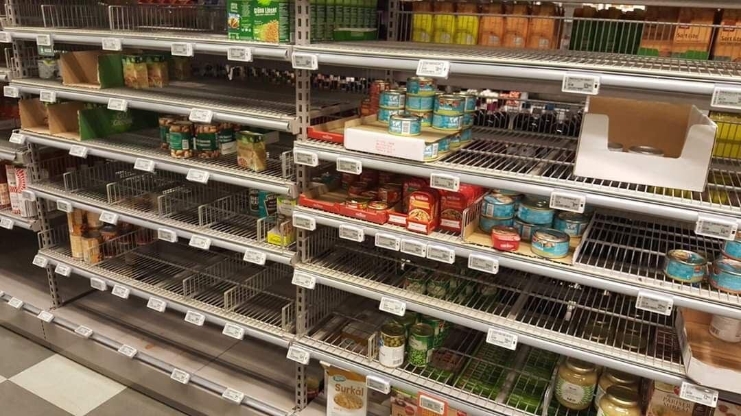 Пустые полки в норвежских магазинах в день, когда объявили карантин. Фото Анны Калининой