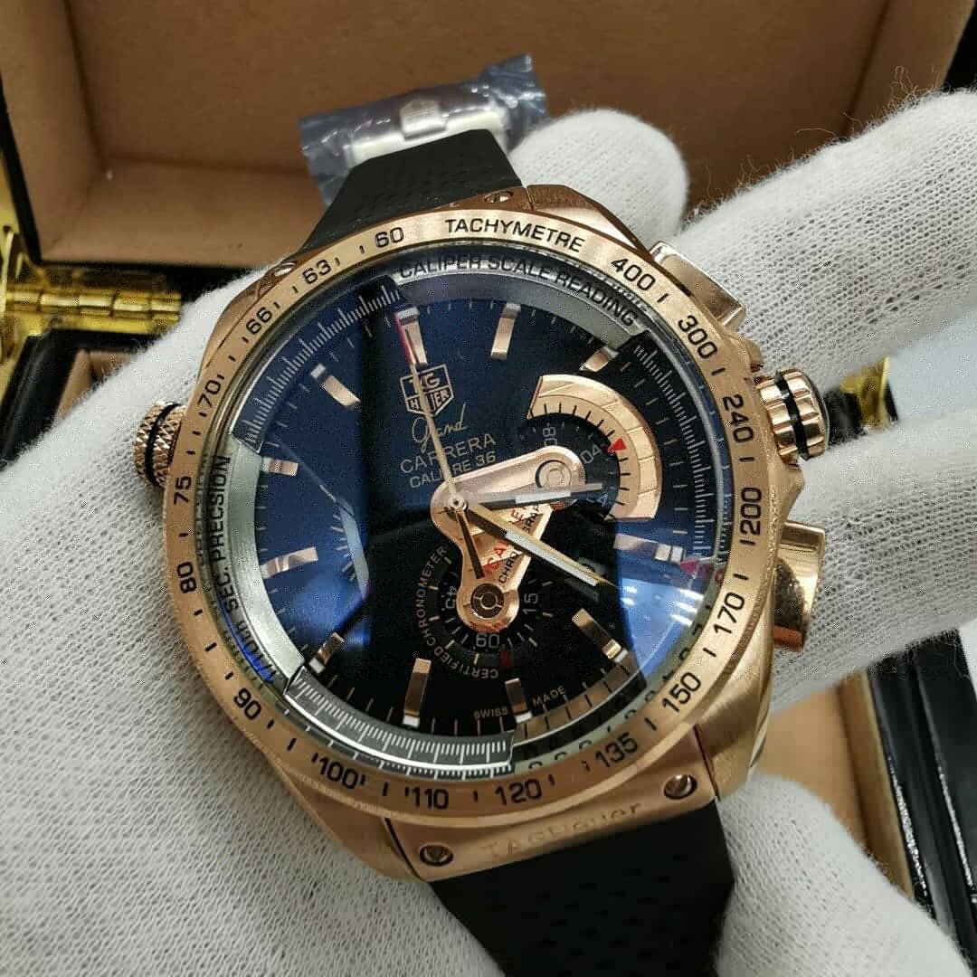 🔸️T@g Heuer Carrera calibre 36
🔸️Функции: часы, минуты, секунды, дата, хронограф
🔸️Корпус: полированная гипоаллергенная сталь стандарта 324 HL с напылением IPG 16k(золото)
🔸️Стекло: минеральное
🔸️Каучуковый ремешок с клипсой, фирменной эмблемой
🔸️Механизм:  кварцевый
🔸️Размеры: диаметр: 43 (мм); толщина: 15 (мм)
🔸️Цена - 8000₽