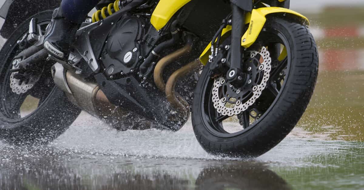 Как избежать пробуксовки колес на мотоцикле