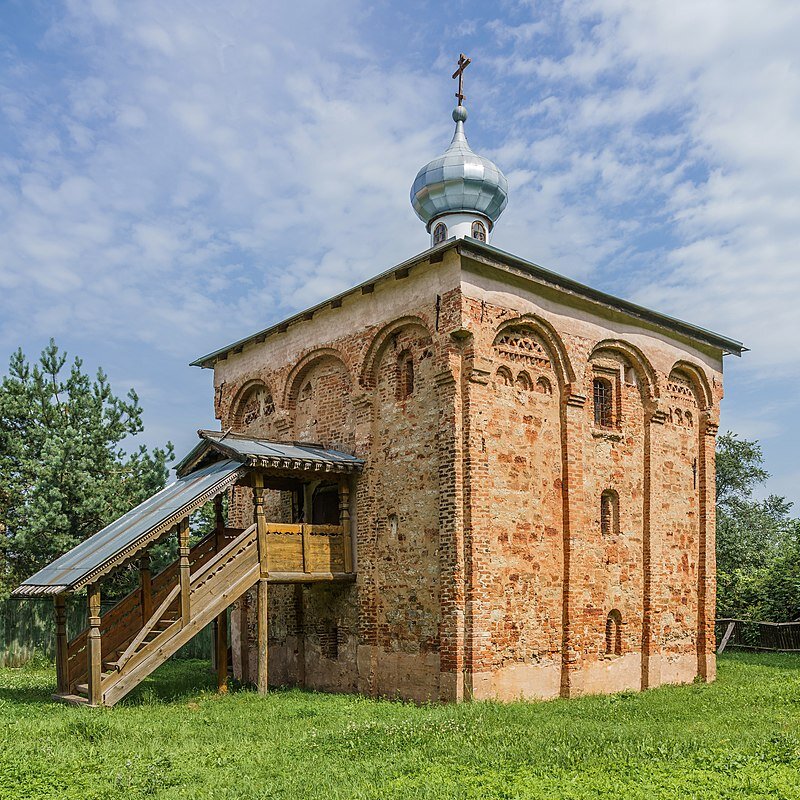 Старой руссой. Старая Русса Церковь мины. Храм Святого мины в старой Руссе. Старая Русса Церковь. Церковь Святого великомученика мины.