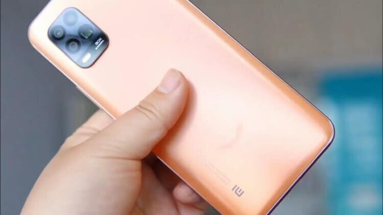 Xiaomi Mi 10 YE выглядит довольно посредственно, но по характеристикам у него всё ок 