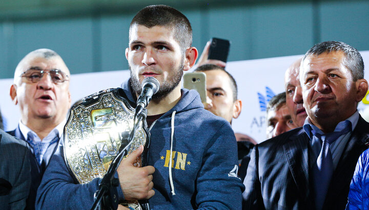 Хабиб на выступлении после победы над Конором Макгрегором