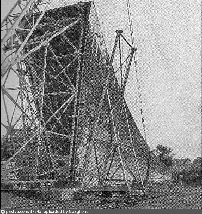 Сборка монумента "Покорителям космоса", 1962-1963.