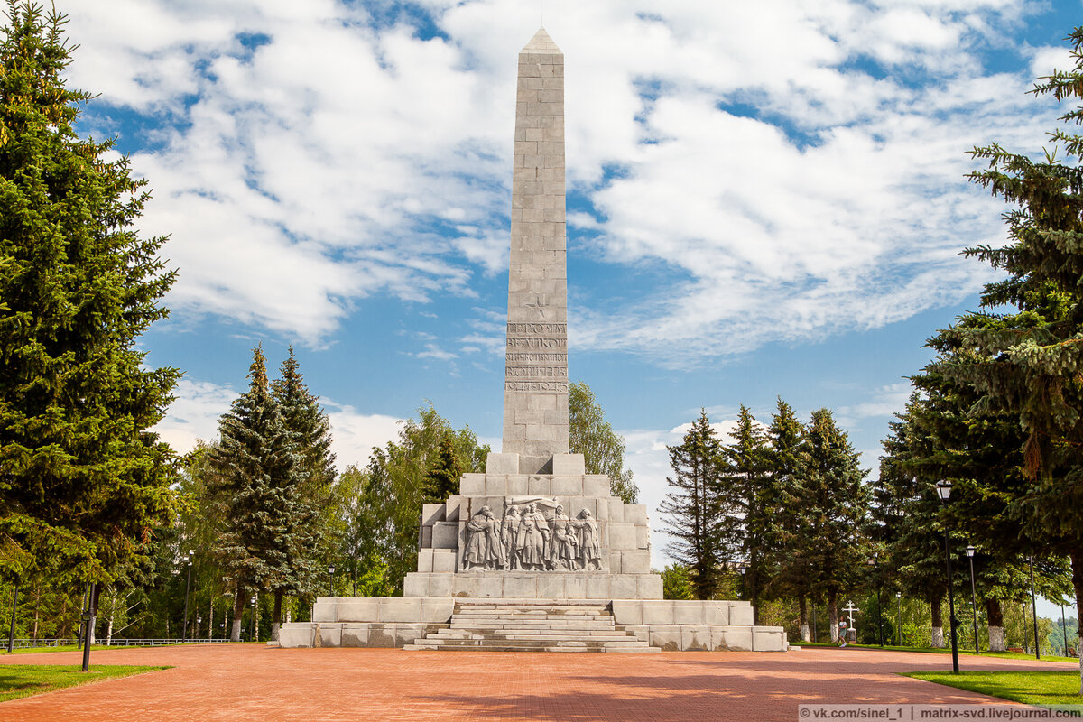 Ржев лучшее. Город Ржев Обелиск. Памятник в городе Ржев. Обелиск славы Ржев. Обелиск освободителям Ржева