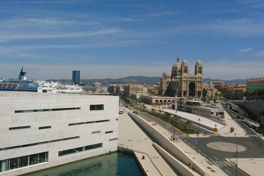 Вид на кафедральный собор Сент-Мари-Мажор, эта улица засветилась в фильме Такси