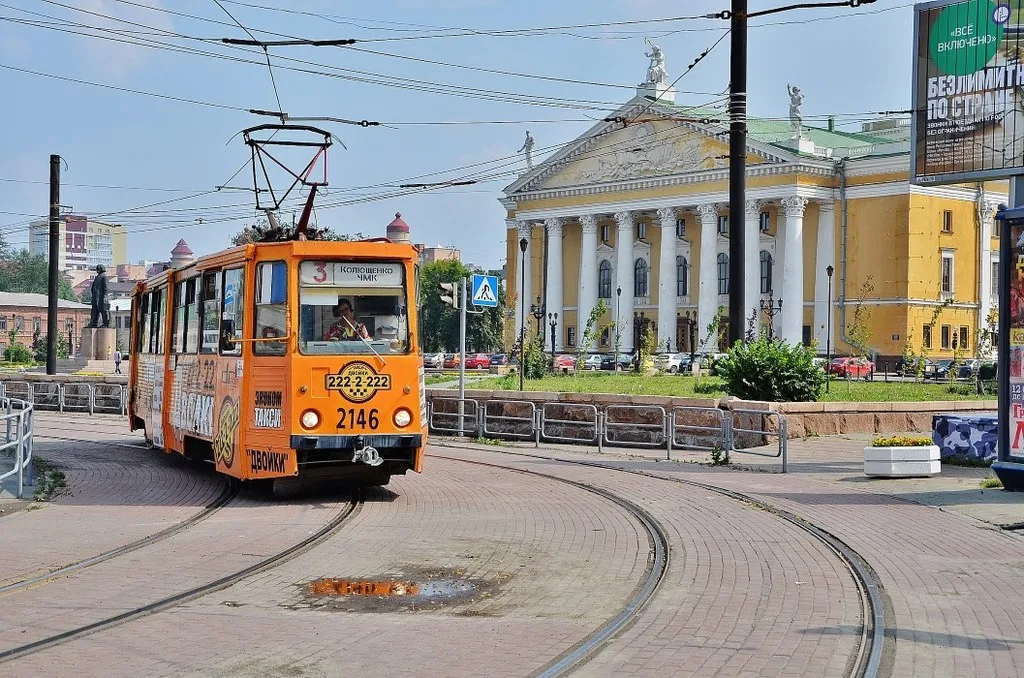 С днем рождения, Челябинск - город, который любят суровые мужики и метеориты, но обходят стороной туристы