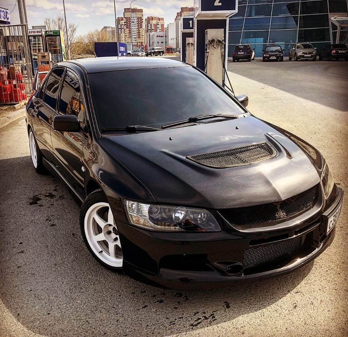 Я сам пол года проездил в тонировке 20% лоб, остальное в 5%. Днем невероятно удобно, т.к. люди тебя не видят, хоть голый едь, ни разу не опускал передний козырек от солнца, т.к. лучи не проходят через 20ку.