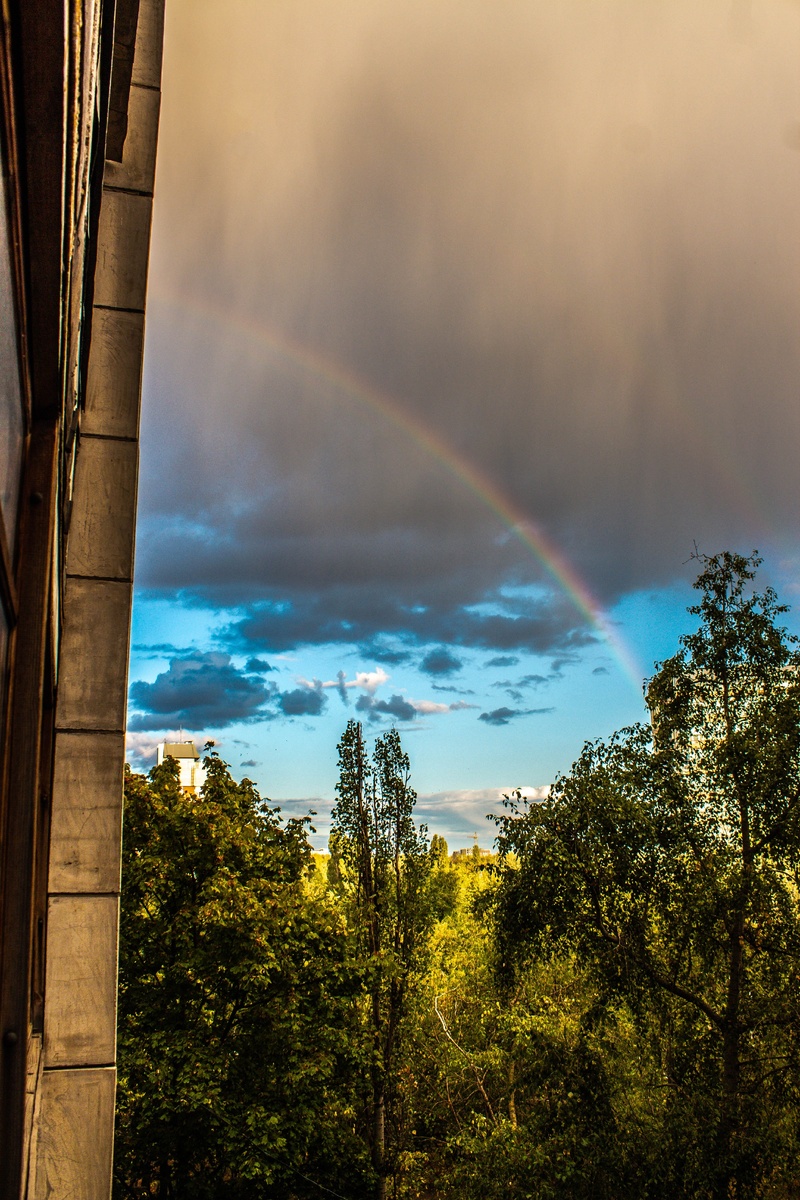 Необычное явление!!!! Радуга и полосы падения осадков одновременно! 