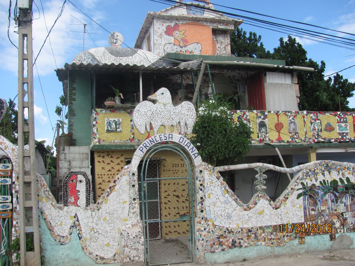 Один из домов в квартале Хаймантиас в Гаване, реконструированном Хосе Фустером