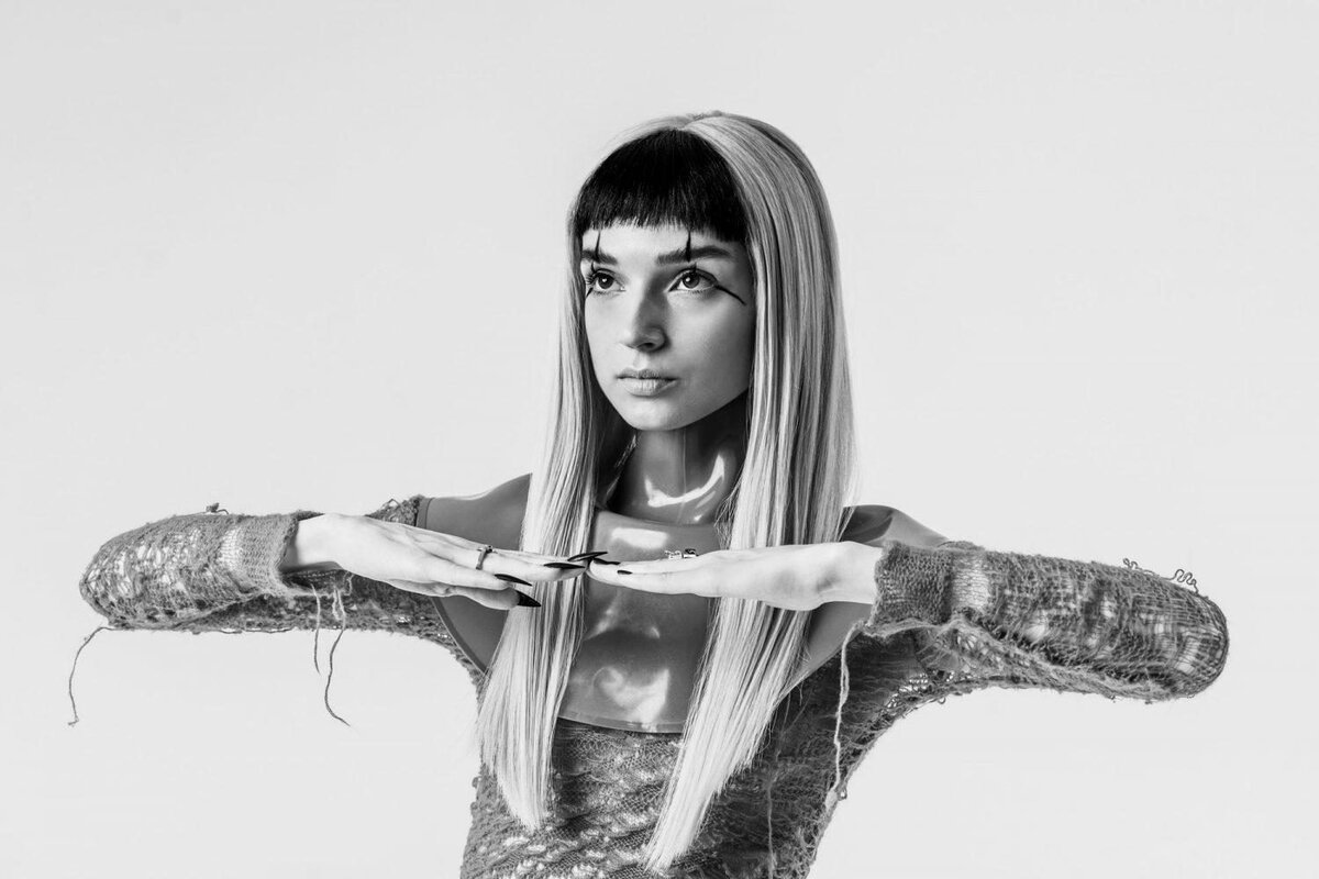 «Аll The Things She Said» от Poppy