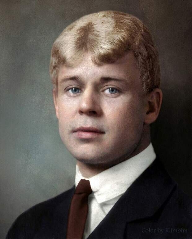 источник: https://retrodiskoteka.com/blog/43487899326/Pesni-na-stihi-Sergeya-Esenina-v-ispolnenii-rok-muzyikantov.-Vyi?utm_referrer=mirtesen.ru